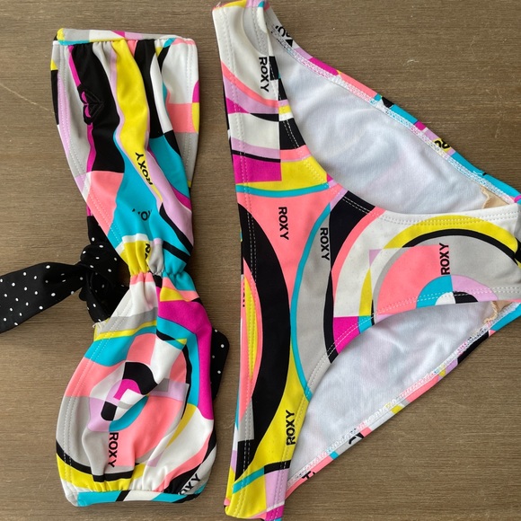 Roxy 2 piece bikini (Size 6/8) - Picture 7 of 7